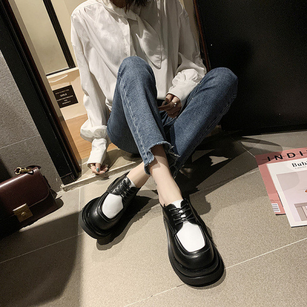 Női alkalmi cipő műbőrből fűzős, durva talpú