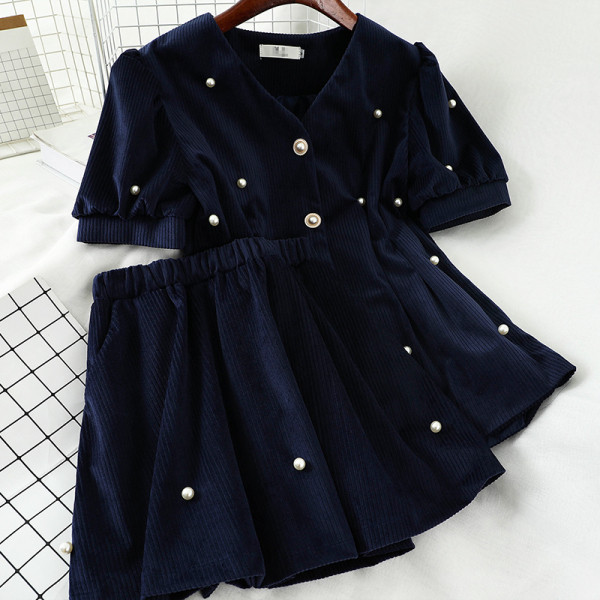 Stílusos női kordbársony szett gombokkal és gyöngyökkel