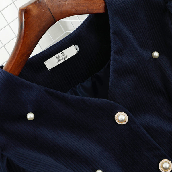 Stílusos női kordbársony szett gombokkal és gyöngyökkel