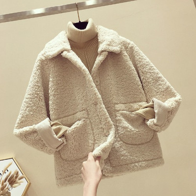 Modern női pehelykabát zsebekkel