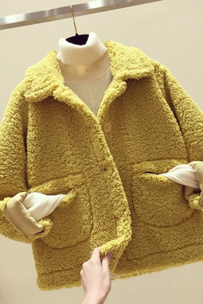 Modern női pehelykabát zsebekkel