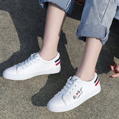 Eko-nahast vabaaja tossud, millel on silt ja lipsud