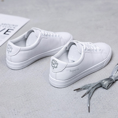 Γυναικεία έκο δερμάτινα αθλητικά παπούτσια με κορδόνια - καλσικό μοντέλο