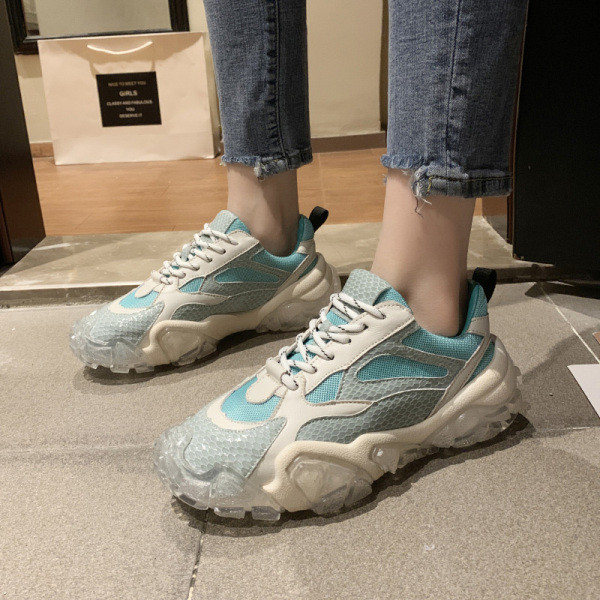 Modern női tornacipő műbőr fűzővel