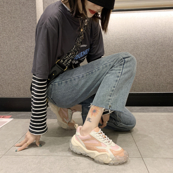 Modern női tornacipő műbőr fűzővel