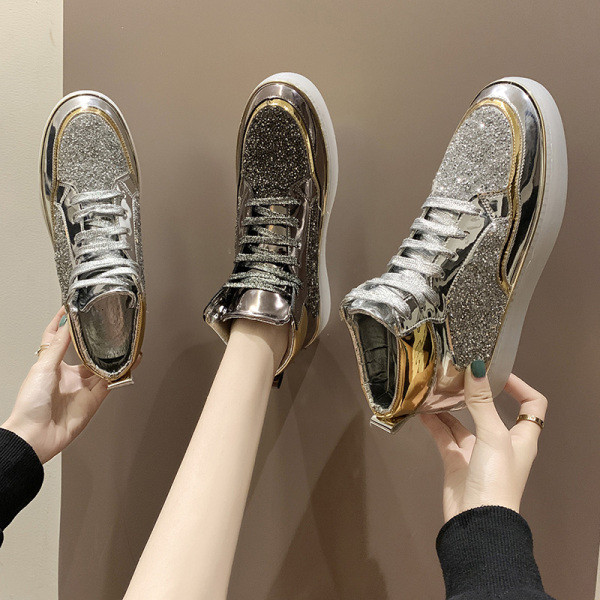 Alkalmi női tornacipő fényes elemmel, lapos talppal