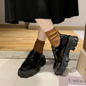 Kareda talla ja paeltega naiste nahast kingad