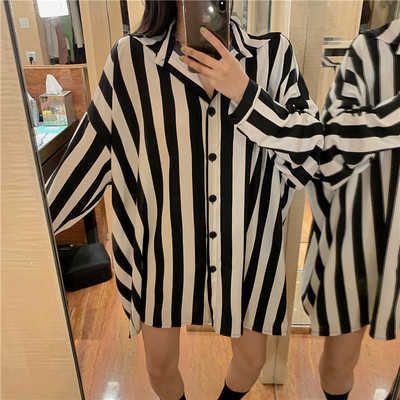 Lai naiste triibuline särk klassikalise kraega