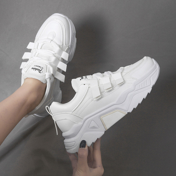 Eko bőrből és textilből készült rugós tornacipők új modellje