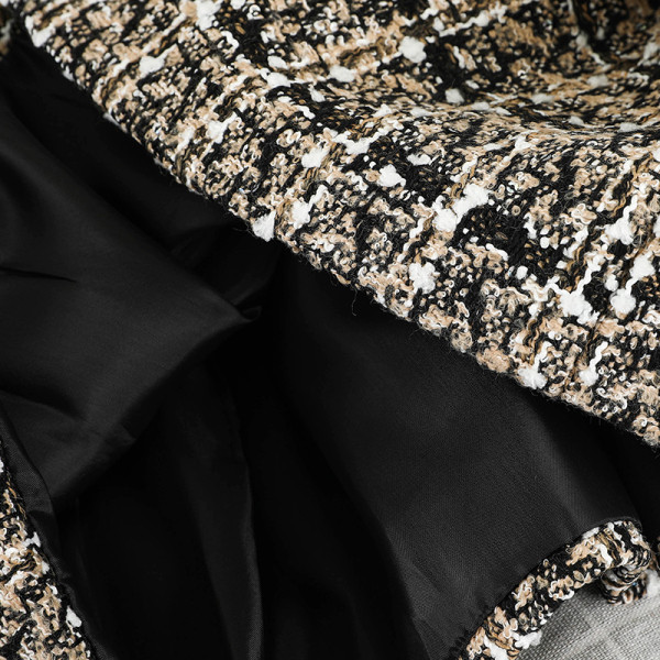 Stílusos női szett, amely tartalmaz egy csipkés bársonyinget és egy magas derékú kötött szoknyát