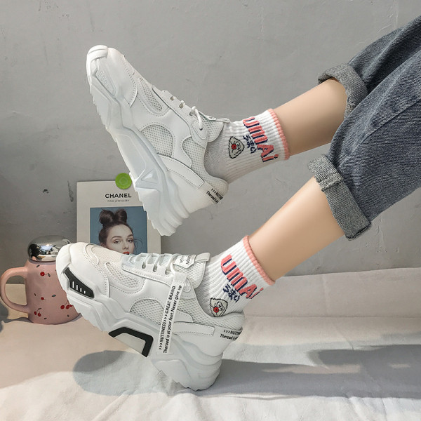 Alkalmi, légáteresztő női tornacipő ökobőr nyakkendőkkel