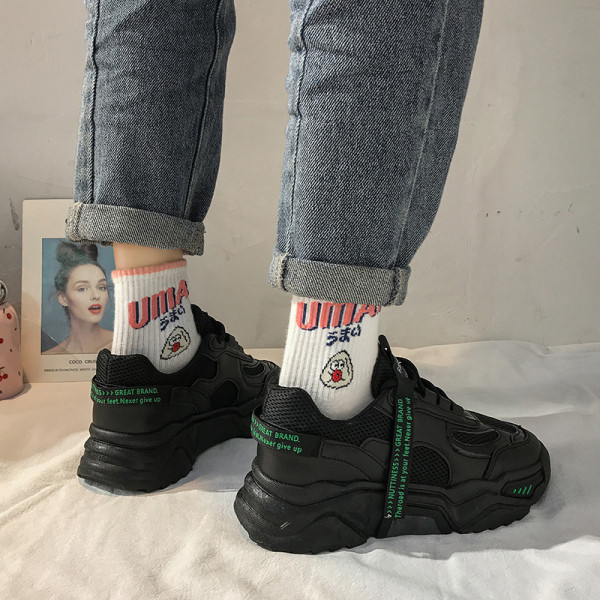 Alkalmi, légáteresztő női tornacipő ökobőr nyakkendőkkel