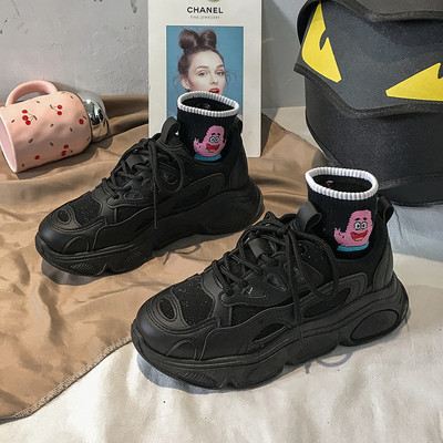 Műbőrből készült, fűzős, fényes hatású, alkalmi női tornacipő