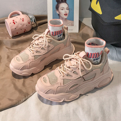 Műbőrből készült, fűzős, fényes hatású, alkalmi női tornacipő