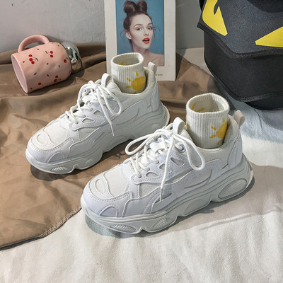 Műbőrből készült, fűzős, fényes hatású, alkalmi női tornacipő