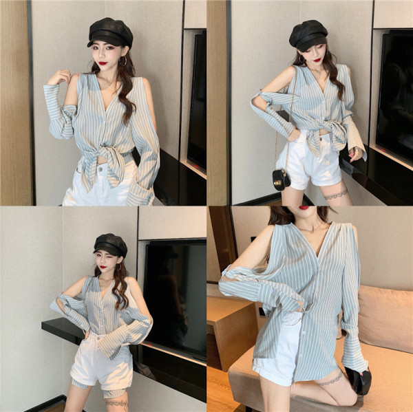 Triibuline naiste särk väljalõigatud varrukate ja spits-kaelusega