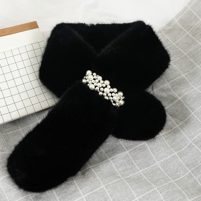 Stilīga, pūkaina sieviešu šalle ar dekoratīvām pērlēm