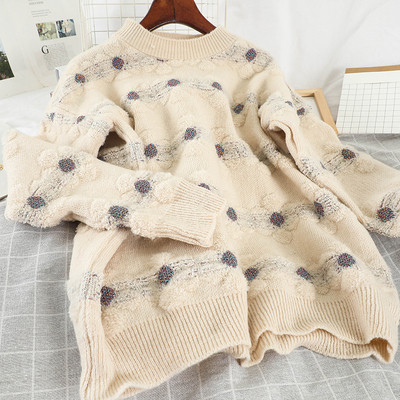 Moodne naiste kampsun ovaalse kaelusega, pikkade varrukatega ja lillemotiividega