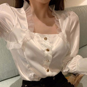 Satiinist naiste särk kandilise kaelusega ja tülli elementidega