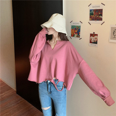 Széles női blúz szakadt motívumokkal