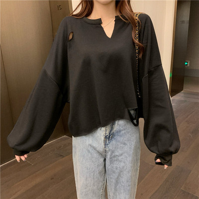 Széles női blúz szakadt motívumokkal