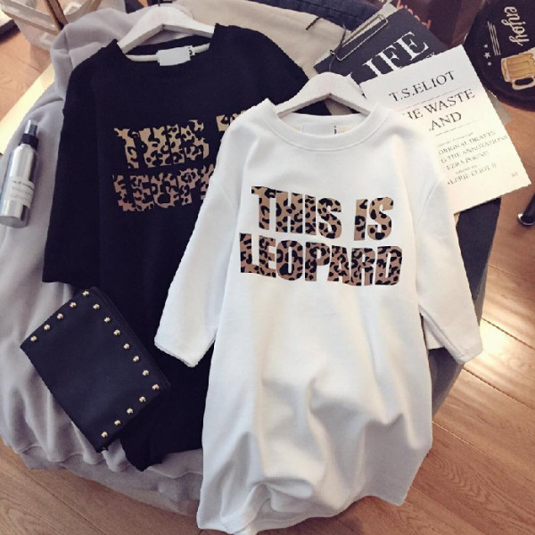 Μοντέρνο γυναικείο T-shirt με κοντό μανίκι και επιγραφή