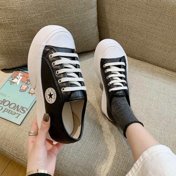 Naiste vabaaja tossud paelte ja lameda tallaga