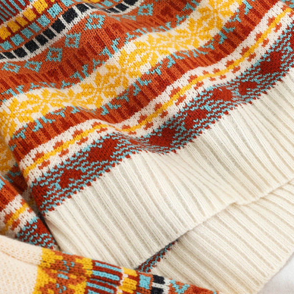 Värviline naiste komplekt, mis sisaldab kampsunit ja kõrge vöökohaga seelikut