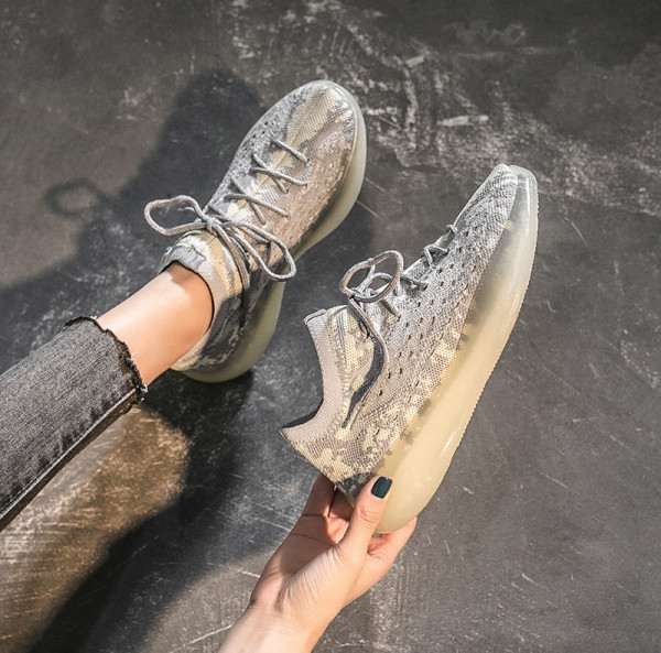 Naiste kõrge tallaga tossud - soki tüüpi