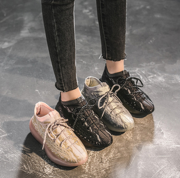 Naiste kõrge tallaga tossud - soki tüüpi