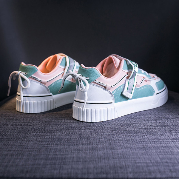 Naiste vabaaja tossud lameda talla ja plaastriga