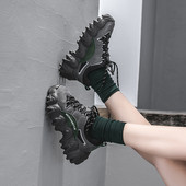 Kareda talla ja paeltega naiste tossud