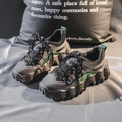 Kareda talla ja paeltega naiste tossud