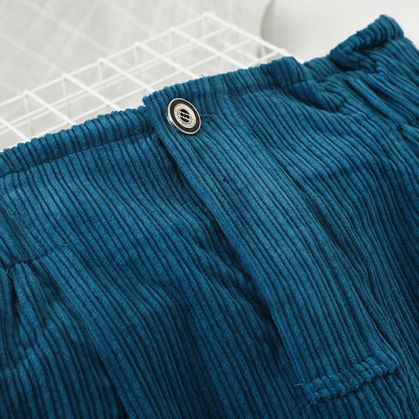 Aktuális női farmer, magas derékkal és oldalzsebekkel