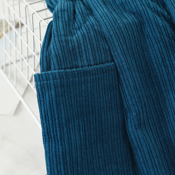 Aktuális női farmer, magas derékkal és oldalzsebekkel