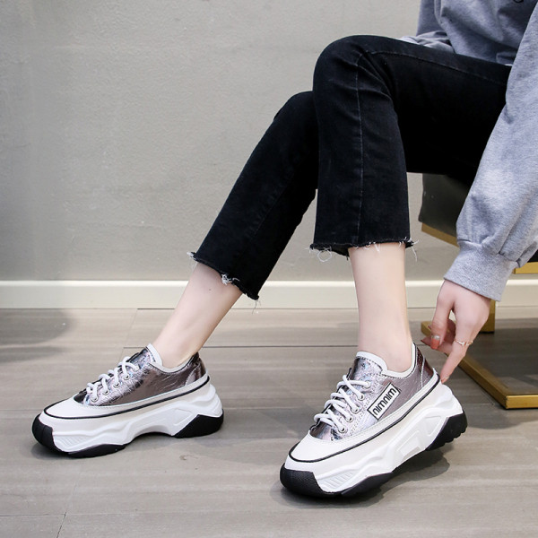 Uus mudel paelte ja kõrge tallaga naiste tossud