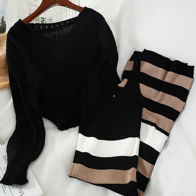 Ежедневен дамски комплект включващ широк пуловер и вталена рокля с презрамки