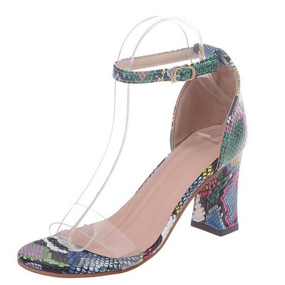 Női szandál új modellje szilikon pánttal és állatmintás mintával