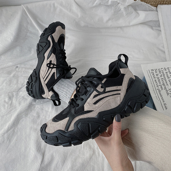 Új modell női velúr tornacipők durva talppal és fűzővel