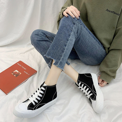 Naiste vabaaja tossud lameda talla ja paeltega