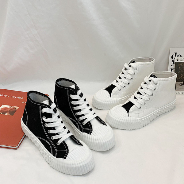 Naiste vabaaja tossud lameda talla ja paeltega