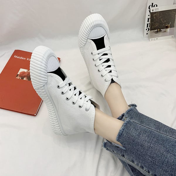 Naiste vabaaja tossud lameda talla ja paeltega