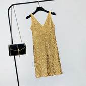 Stiilne naiste kleit spitsikaelusega ja litritega