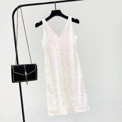 Stiilne naiste kleit spitsikaelusega ja litritega