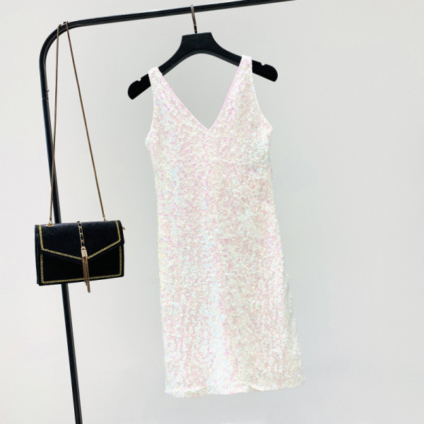 Stiilne naiste kleit spitsikaelusega ja litritega