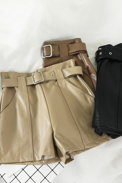 Naiste nahast lühikesed püksid kõrge vöö ja vööga