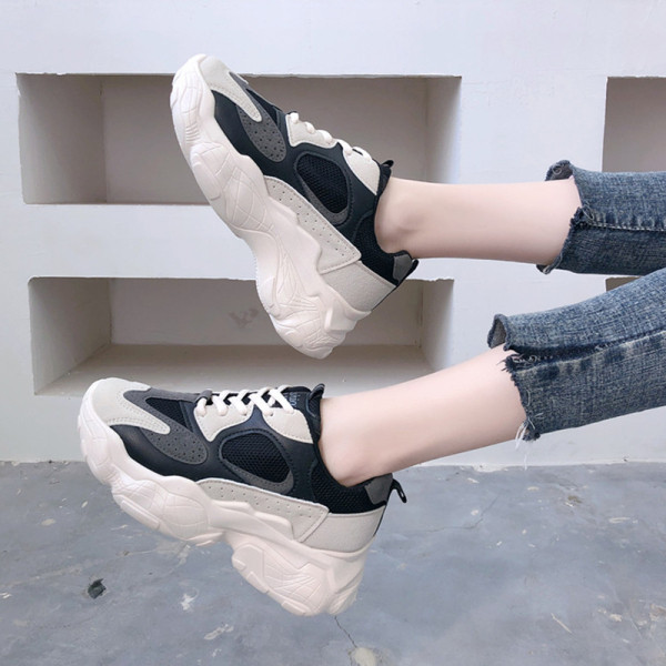 Öko-seemisnahast ja tekstiilist valmistatud kareda tallaga moodsad naiste tossud