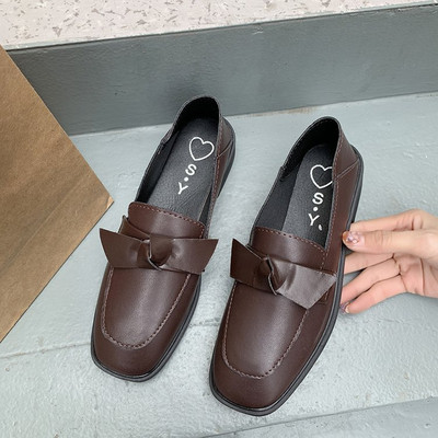 Γυναικεία παπούτσια με κορδέλα και χαμηλή σόλα