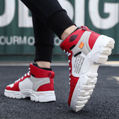 Meeste vabaaja tossud lameda talla, pealdiste ja lipsudega