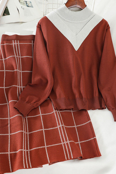 Vékony kötés női szett pulóverrel és szoknyával